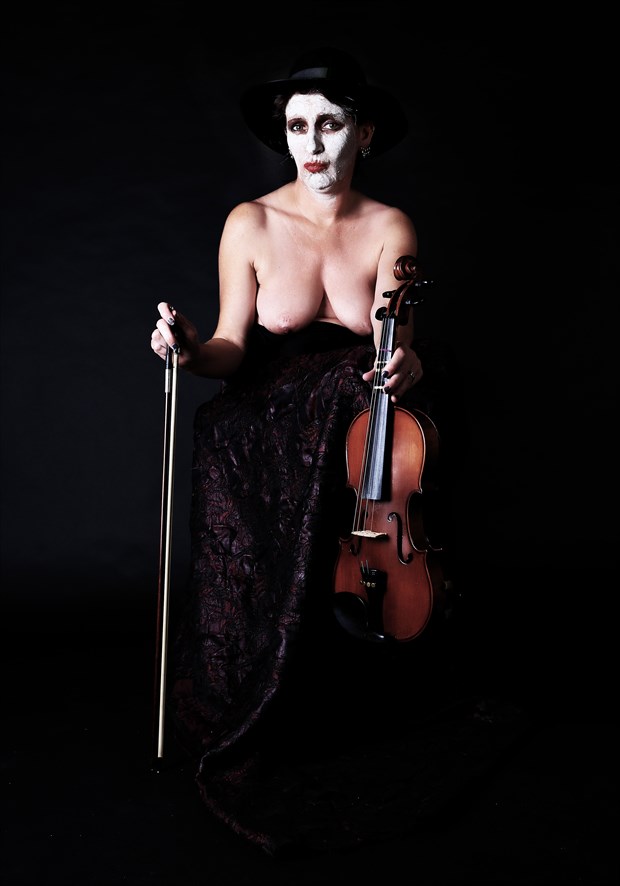 bernie pilapil add nude violin player photo