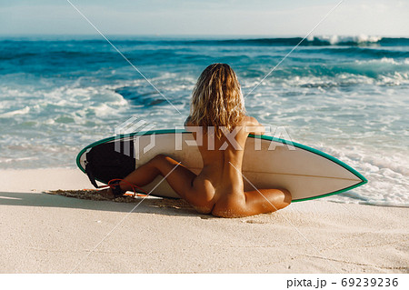 chris bellios add women surfing nude image