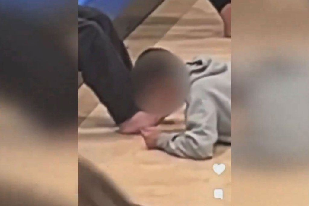 chong jia wen add suck toes videos photo