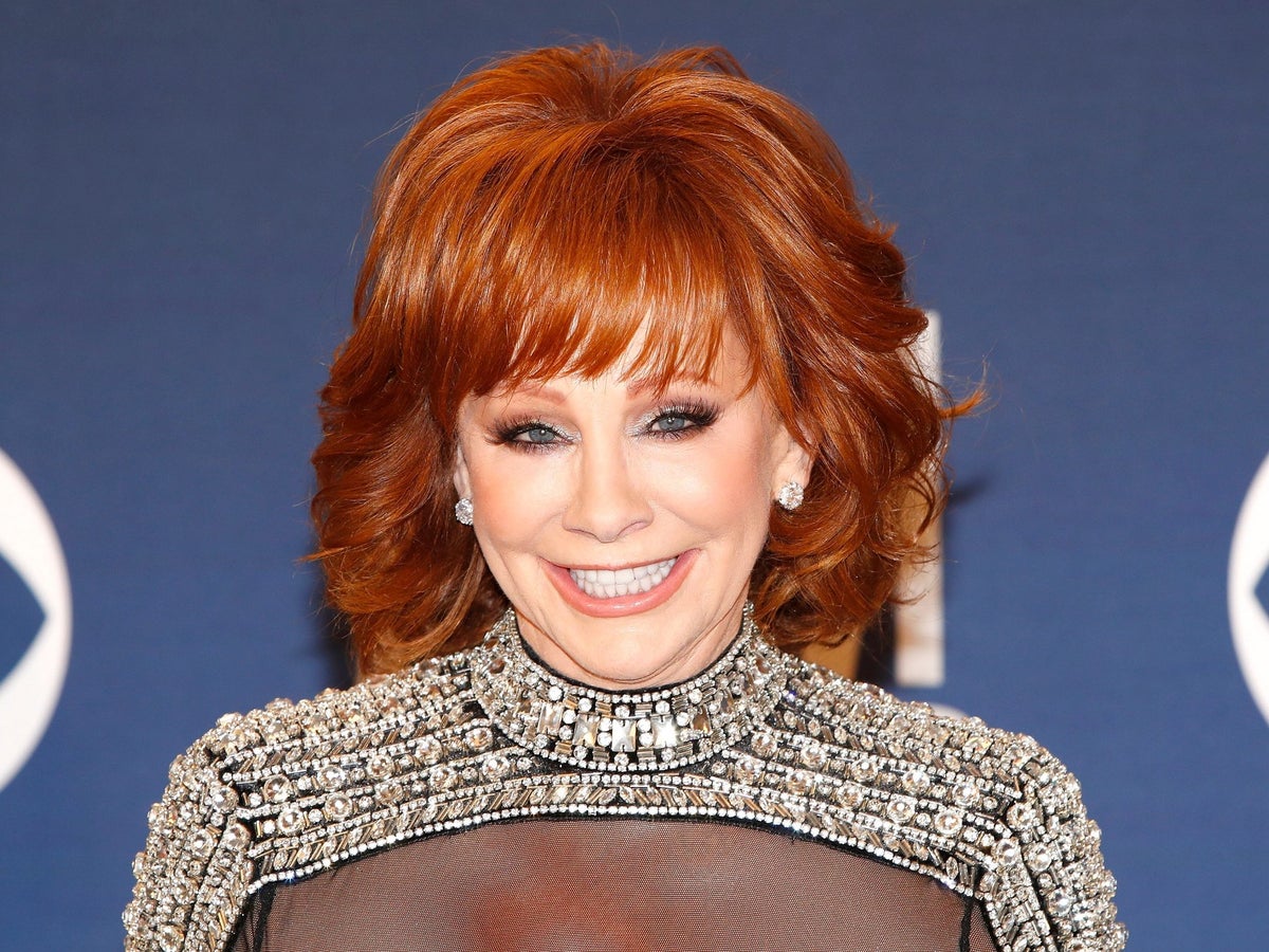 alex geelan add reba mcentire naked photo