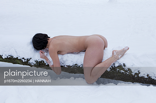 carmen benabe add naked women in the snow photo