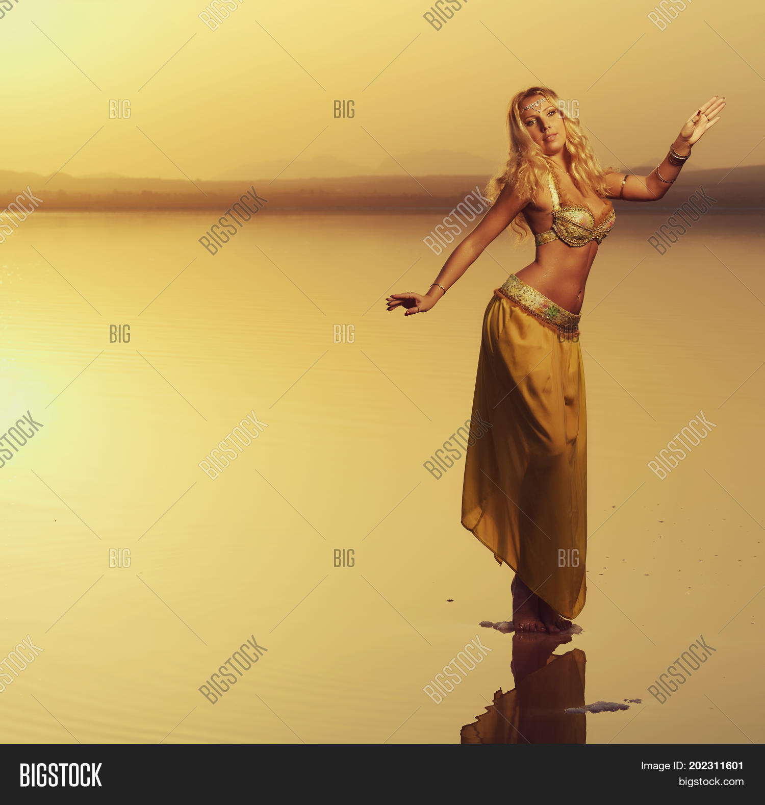 anne helene lund add blonde belly dance photo