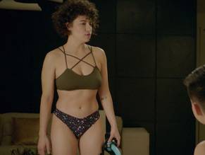 amber pecor add ilana glazer boobs photo