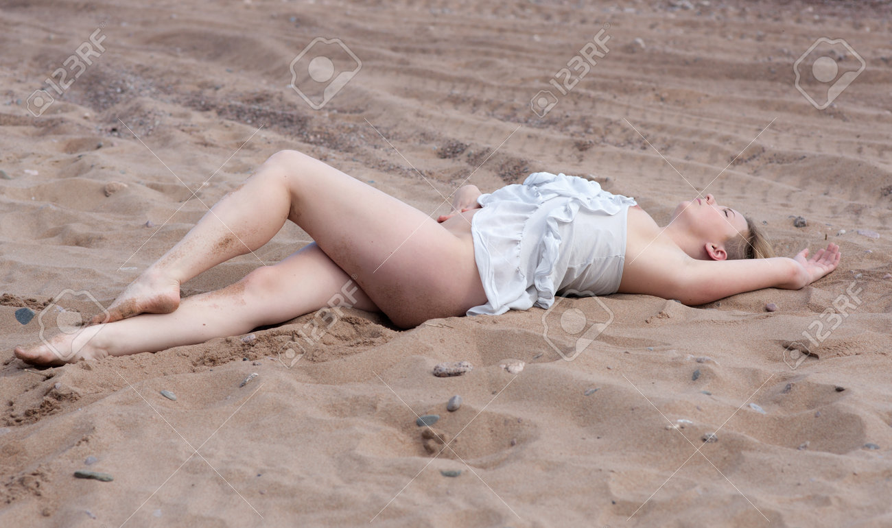 alice westery add nue sur plage photo