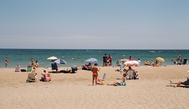 amy monroe add topless beach spain photo